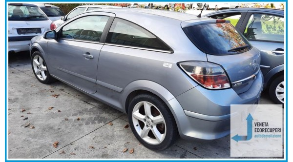 OPEL ASTRA A04 del 2005 parti usate e ricambi