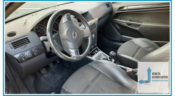 OPEL ASTRA A04 del 2005 parti usate e ricambi