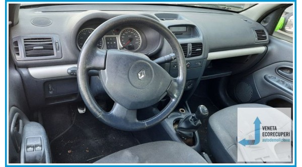 RENAULT CLIO 2a Serie  del 2002 parti usate e ricambi