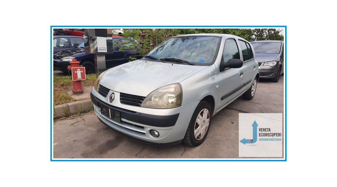RENAULT CLIO 2a Serie  del 2004 parti usate e ricambi