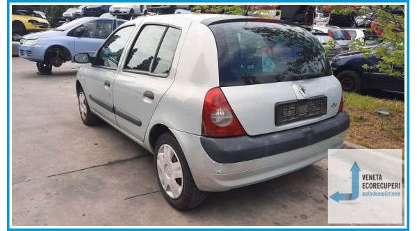 RENAULT CLIO 2a Serie  del 2004 parti usate e ricambi