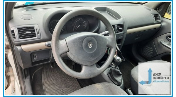 RENAULT CLIO 2a Serie  del 2004 parti usate e ricambi
