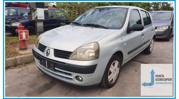 RENAULT CLIO 2a Serie  del 2004 parti usate e ricambi