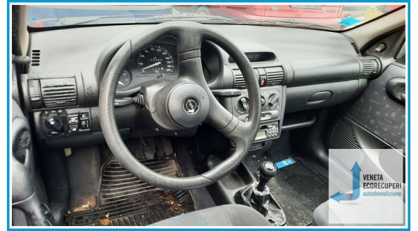OPEL CORSA S93 del 1998 parti usate e ricambi