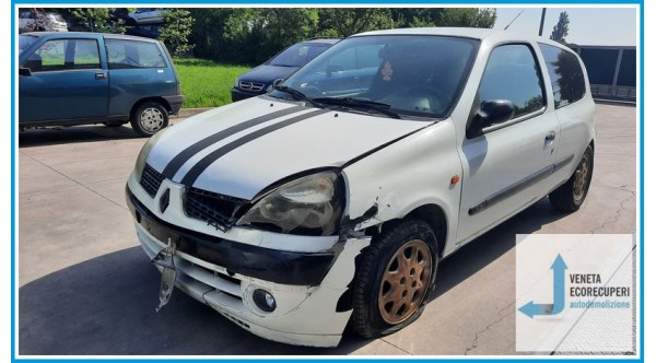 RENAULT CLIO 2a Serie  del 2002 parti usate e ricambi