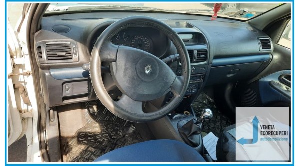 RENAULT CLIO 2a Serie  del 2002 parti usate e ricambi