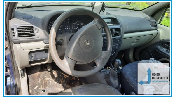 RENAULT CLIO 2a Serie  del 2003 parti usate e ricambi