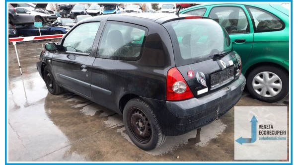 RENAULT CLIO 2a Serie  del 2005 parti usate e ricambi
