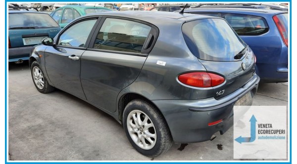 ALFA ROMEO 147 W8 del 2001 parti usate e ricambi