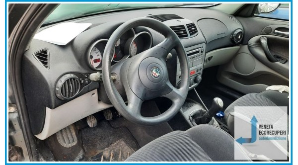 ALFA ROMEO 147 W8 del 2001 parti usate e ricambi