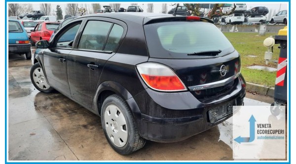 OPEL ASTRA A04 del 2005 parti usate e ricambi