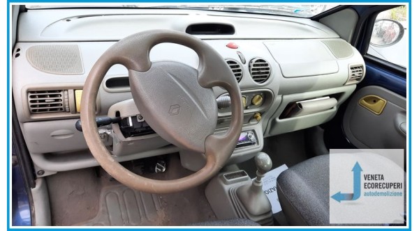 RENAULT TWINGO 1a Serie  del 2000 parti usate e ricambi
