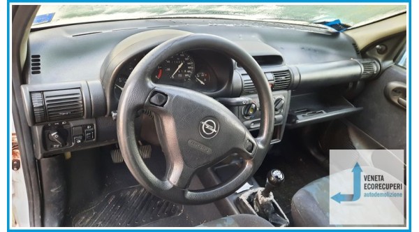 OPEL CORSA X01 del 2001 parti usate e ricambi