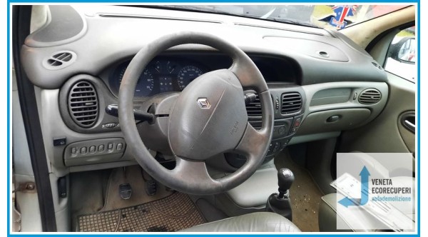 RENAULT MEGANE 1a Serie  del 2001 parti usate e ricambi