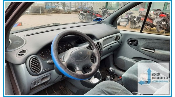 RENAULT MEGANE 1a Serie  del 1999 parti usate e ricambi