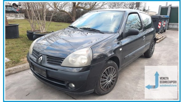 RENAULT CLIO 2a Serie  del 2004 parti usate e ricambi