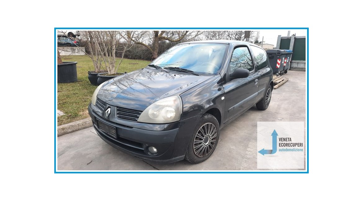 RENAULT CLIO 2a Serie  del 2004 parti usate e ricambi