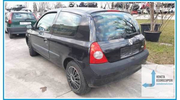 RENAULT CLIO 2a Serie  del 2004 parti usate e ricambi