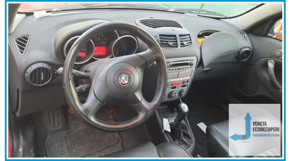 ALFA ROMEO 147 W8 del 2001 parti usate e ricambi