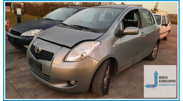 TOYOTA YARIS  del 2006 parti usate e ricambi