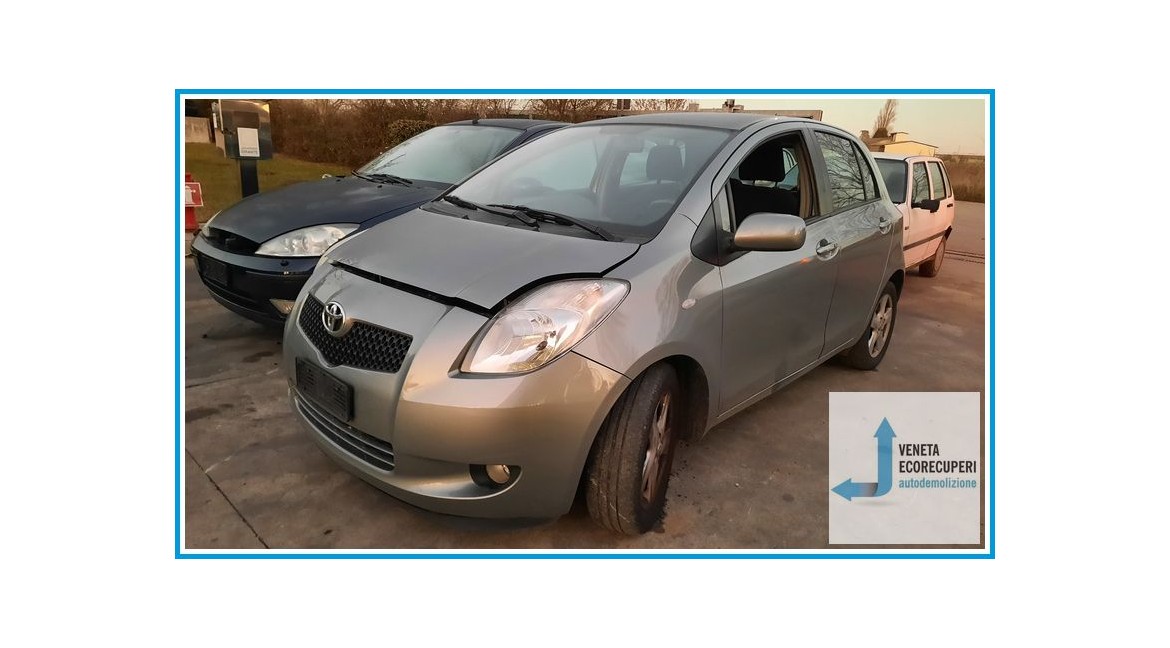 TOYOTA YARIS  del 2006 parti usate e ricambi