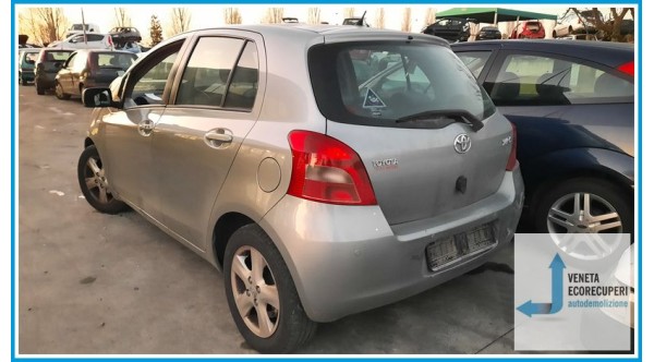 TOYOTA YARIS  del 2006 parti usate e ricambi