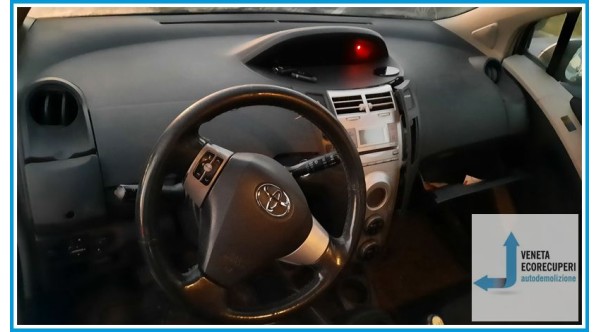 TOYOTA YARIS  del 2006 parti usate e ricambi