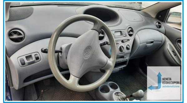 TOYOTA YARIS JPP del 2000 parti usate e ricambi