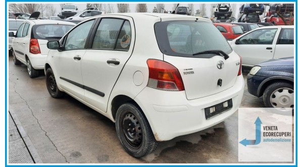 TOYOTA YARIS  del 2009 parti usate e ricambi