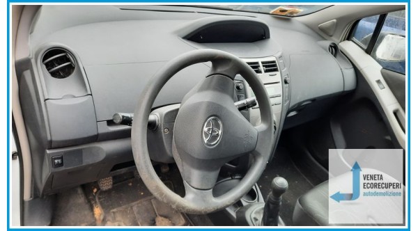 TOYOTA YARIS  del 2009 parti usate e ricambi
