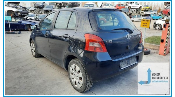 TOYOTA YARIS  del 2006 parti usate e ricambi