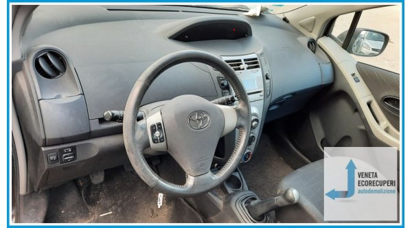 TOYOTA YARIS  del 2006 parti usate e ricambi