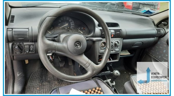 OPEL CORSA S93 del 1998 parti usate e ricambi