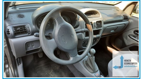 RENAULT CLIO 2a Serie  del 2000 parti usate e ricambi