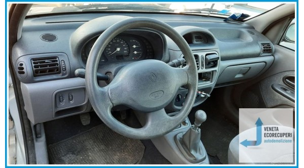 RENAULT CLIO 2a Serie  del 1999 parti usate e ricambi