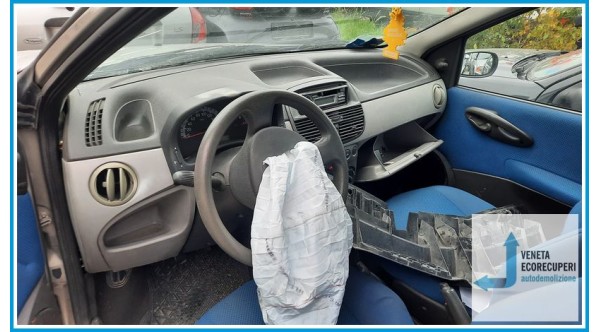 FIAT PUNTO 1N/1P del 2000 parti usate e ricambi - Tipo Motore 188A4000