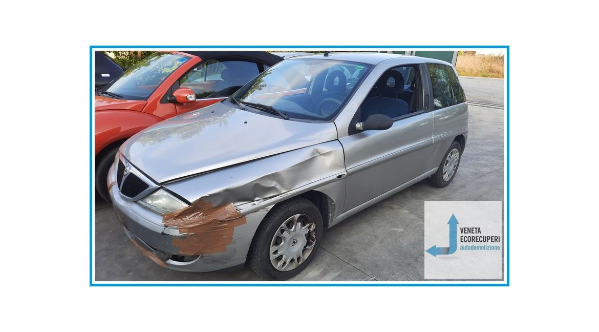LANCIA Y  del 2001 parti...