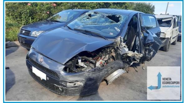 FIAT PUNTO 6U del 2016 parti usate e ricambi - Tipo Motore 330A1000