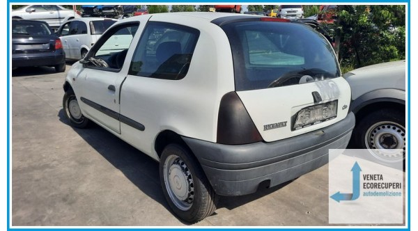 RENAULT CLIO 2a Serie  del 2001 parti usate e ricambi - Tipo Motore F8QP6