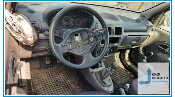 RENAULT CLIO 2a Serie  del 2001 parti usate e ricambi - Tipo Motore F8QP6