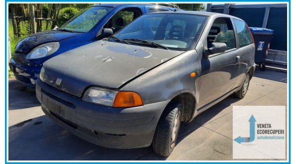 FIAT PUNTO 1a Serie  del 1998 parti usate e ricambi - Tipo Motore 176B2000