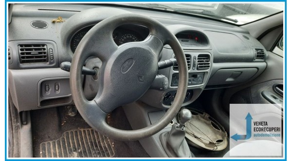 RENAULT CLIO 2a Serie  del 2000 parti usate e ricambi - Tipo Motore D7FD7