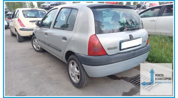 RENAULT CLIO 2a Serie  del 2001 parti usate e ricambi - Tipo Motore D4FB7