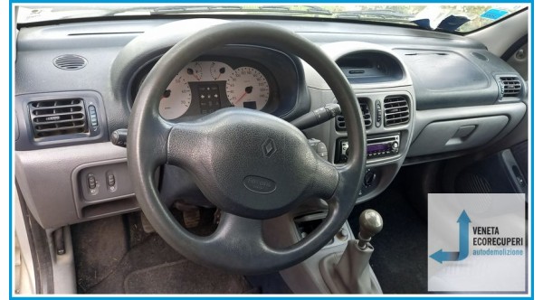 RENAULT CLIO 2a Serie  del 2001 parti usate e ricambi - Tipo Motore D4FB7
