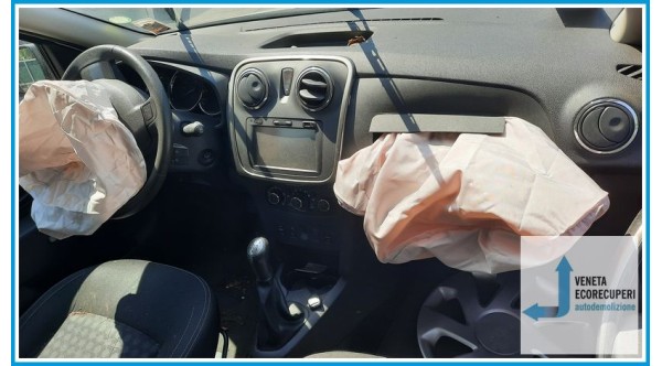DACIA LOGAN  del 2015 parti usate e ricambi