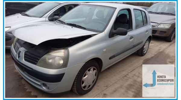 RENAULT CLIO 2a Serie  del 2004 parti usate e ricambi