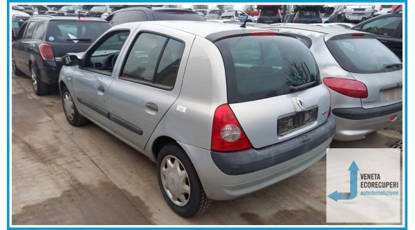RENAULT CLIO 2a Serie  del 2004 parti usate e ricambi