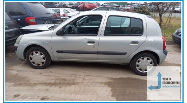 RENAULT CLIO 2a Serie  del 2004 parti usate e ricambi