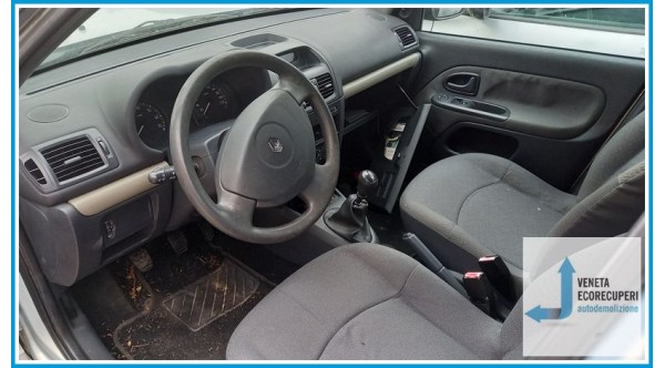 RENAULT CLIO 2a Serie  del 2004 parti usate e ricambi