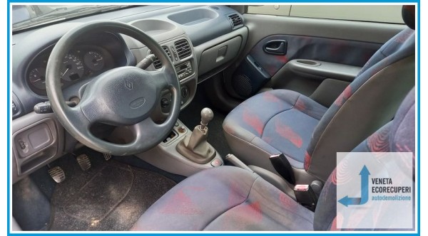 RENAULT CLIO 2a Serie  del 2000 parti usate e ricambi